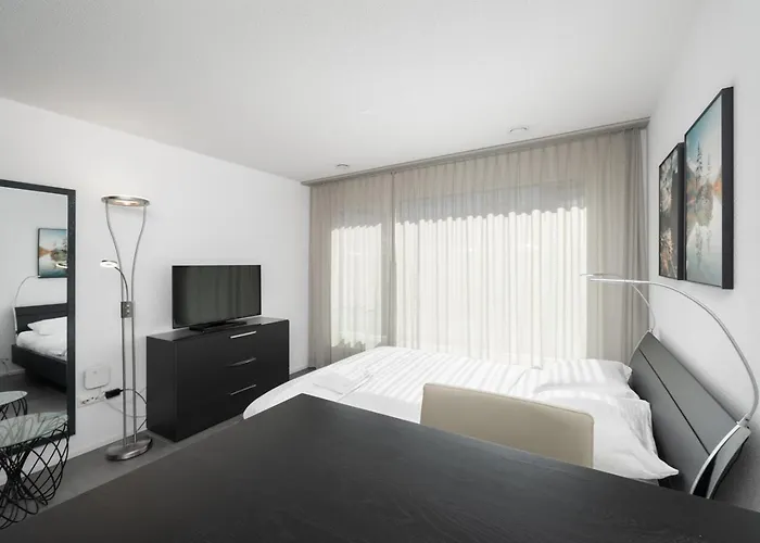 Jackie אינטרלאקן